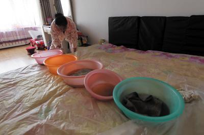 东莞楼上漏水，住户失联，小区没物管，业主维权难！律师来支招……